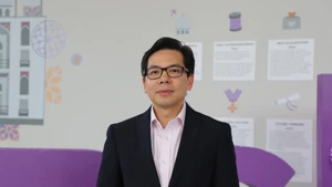 英国曼彻斯特大学教授邓越英。（图片来源：越通社）