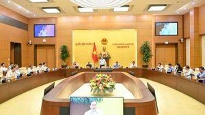 国会常委会调整2025年立法计划的决议。