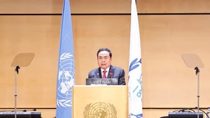 越南国会主席陈青敏在第六次世界议长大会全体会议上发表重要讲话。（图片来源：越通社）
