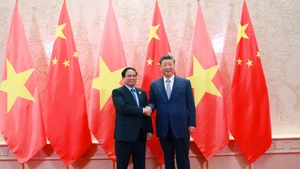 越南政府总理范明正会见中共中央总书记、中国国家主席习近平。（图片来源：VGP）