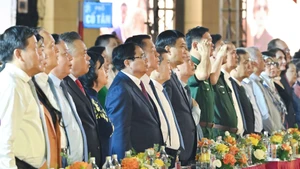 节目融合了政治性与史诗性，重现民族历史上最重要的里程碑之一。