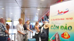 自2025年12月17日起，越捷航空公司（Vietjet）将河内、胡志明市与昆岛之间的航班增加一倍。（图片来源：越通社）