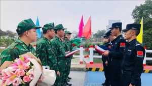 越南莱州省边防部队与中国云南省红河边境管理支队、金水河出入境边防检查站开展了边境联合巡逻。（图片来源：越通社）
