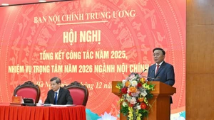 越共中央政治局委员、中央书记处常务书记陈锦秀在会上发表讲话。（水原 摄）