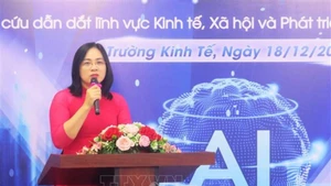 越南工商联合会九龙江三角洲分会副主任武氏秋香在仪式上致辞。（图片来源：越通社）