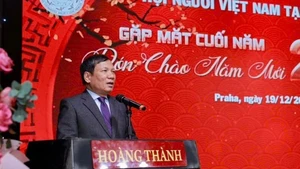 越南祖国阵线中央委员会主席团委员、旅居欧洲越南人协会联合会主席黄廷胜。