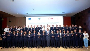 与会代表合影。