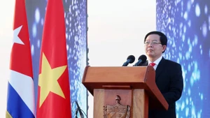 越南政府副总理胡国勇在仪式上致辞。（图片来源：越通社）