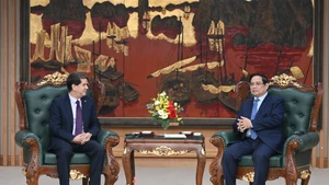 政府总理范明正会见古巴拉丁美洲通讯社社长豪尔赫·莱加尼奥瓦。