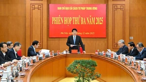 国家主席梁强主持中央司法改革指导委员会第三次会议。（水原 摄）