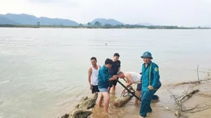 义安省安全引爆一枚战后遗留炸弹。（图自baomoi.com）