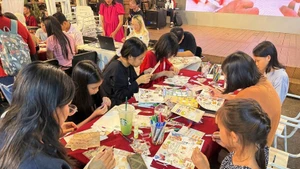 第二届夜间书籍与文化节为公众打造一场多感官探索越南文化之旅。（图片来源：互联网）