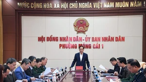 越南政府副总理裴青山与广宁省领导进行工作座谈。（图片来源：政府网）