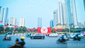 河内“幸福巷”焕新颜：社区共筑文明家园 喜迎越共十四大【视频】