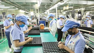 位于迷灵县光明工业区的越南Katolec有限责任公司电子零部件生产现场。（日南 摄）