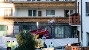 警方封锁火灾现场。（图片来源：EPA）