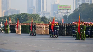 参加出征仪式的人民公安干部和战士。