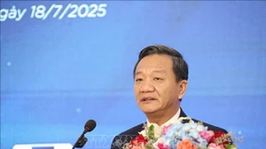 越南驻老挝大使阮明心在会上致辞。（图片来源：越通社）