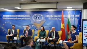 越南驻保加利亚大使阮氏明月参加座谈会。（图片来源：越通社）