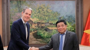 越南政府副总理阮志勇会见百事公司国际饮料首席执行官尤金·威廉姆森。（图片来源：越通社）