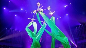 《莲花秋千》节目表演。（图片来源：越通社）
