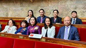 越南国会副主席阮氏清率领的越南代表团出席法语国家议会大会（APF）第50次会议。（图片来源：越通社）