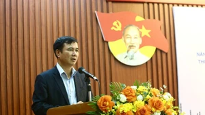 越南科学与技术部副部长裴世维发表讲话。（图片来源：政府网）