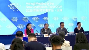 世界经济论坛第十六届新领军者年会发布会。（图片来源：新华社）