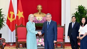苏林总书记会见澳大利亚驻越南大使吉莉安·伯德。
