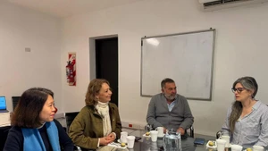 越南驻阿根廷大使吴明月与阿根廷Derqui电信公司领导会谈。（图片来源：越通社）