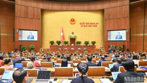 越南第十五届国会第九次会议场景。