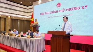 政府例行记者会场景。（图片来源：VGP）