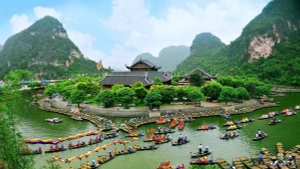 2026丙午春节：旅游业红红火火 接待游客1400万人次【图表新闻】