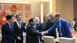 范明正总理和各位瑞士企业家。