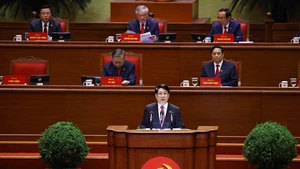 越南国家主席梁强在越南共产党第十四次全国代表大会上致开幕词。