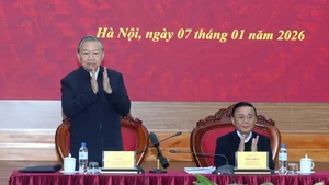 苏林总书记主持会议。