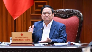 越南政府总理范明正主持召开政府常务委员会与各部委和地方会议。