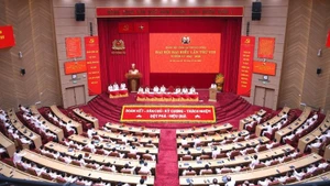 越共中央公安机关第八届代表大会闭幕式全景。