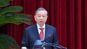 越共中央总书记苏林在会议开幕仪式上发表重要讲话。（登科 摄）