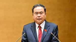 国会主席陈青敏在会议开幕仪式上致辞。（图片来源：越通社）