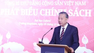 越共中央总书记苏林在英国牛津大学发表政策演讲。(图片来源:越通社)