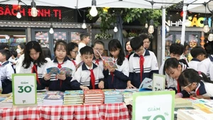 书街已成为学生们参观和体验活动中的常去之地。