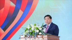 政府副总理阮志勇在会上致辞。（图片来源：越通社）