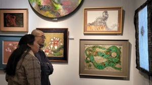 “爱情与友情”专题展在河内举行。（图片来源：越通社）