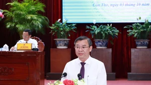 张景宣同志当选芹苴市人民委员会主席。