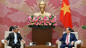 越南国会主席陈青敏会见印度尼西亚驻越南大使丹尼·阿卜迪。