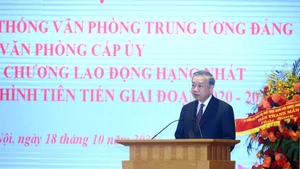 苏林总书记在典礼上发表讲话。