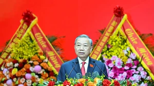 苏林总书记在大会上发表指导性讲话。