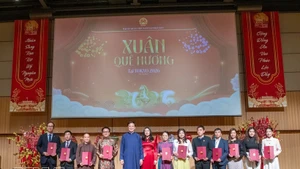 越南驻日本大使馆同旅日越南人各团体组织在日本首都东京联合举办了2026年“家乡之春”海外越南人社区春节活动。（图片来源：越通社）