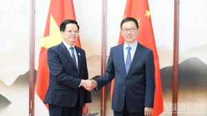 政府副总理梅文正会见中国国家副主席韩正。